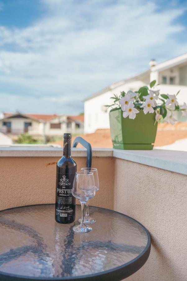 Apartmani Nedoklan Srima Exterior foto